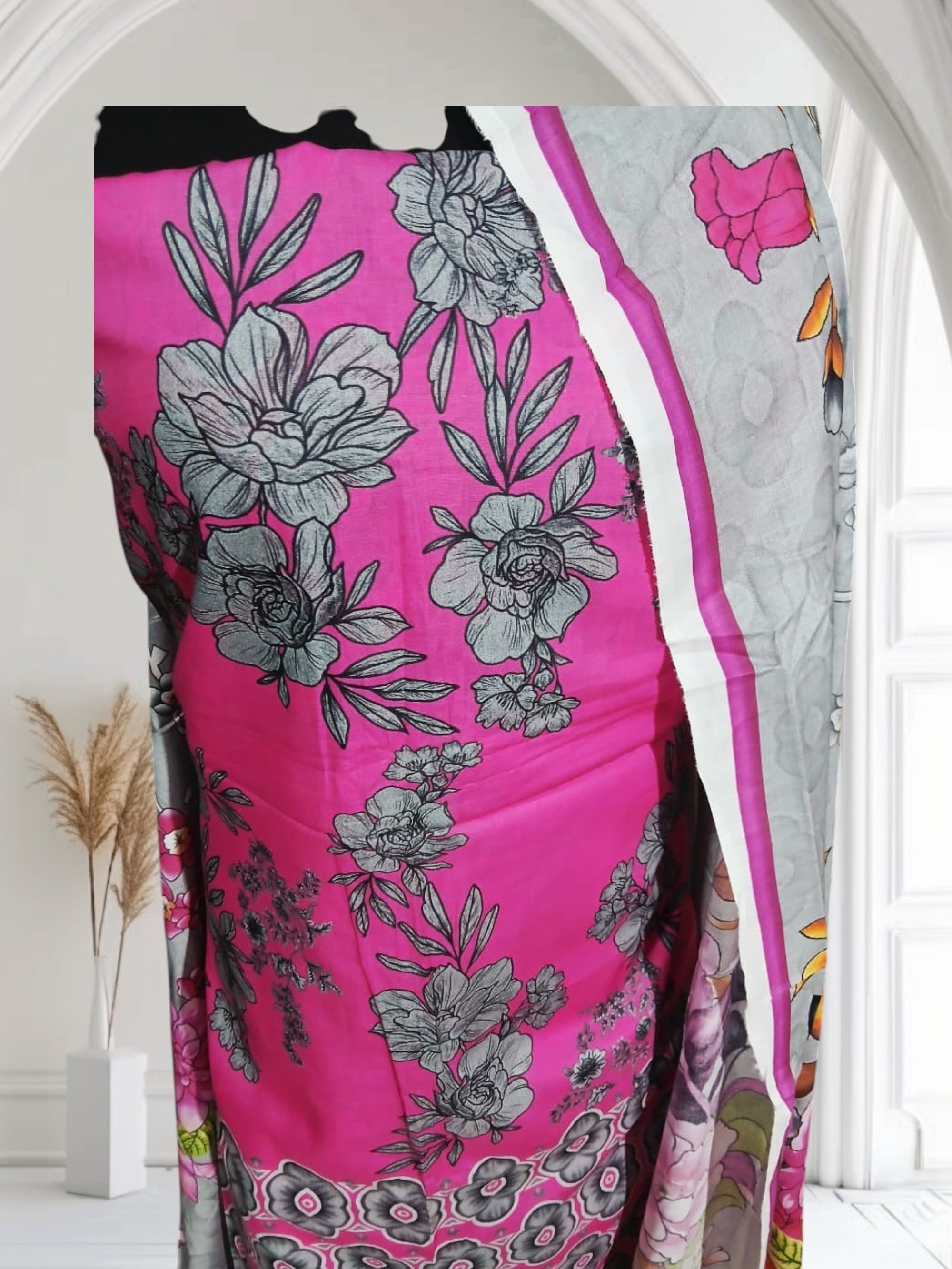 🌸 MMC Printed Lawn – 3 Piece Suit 🌸