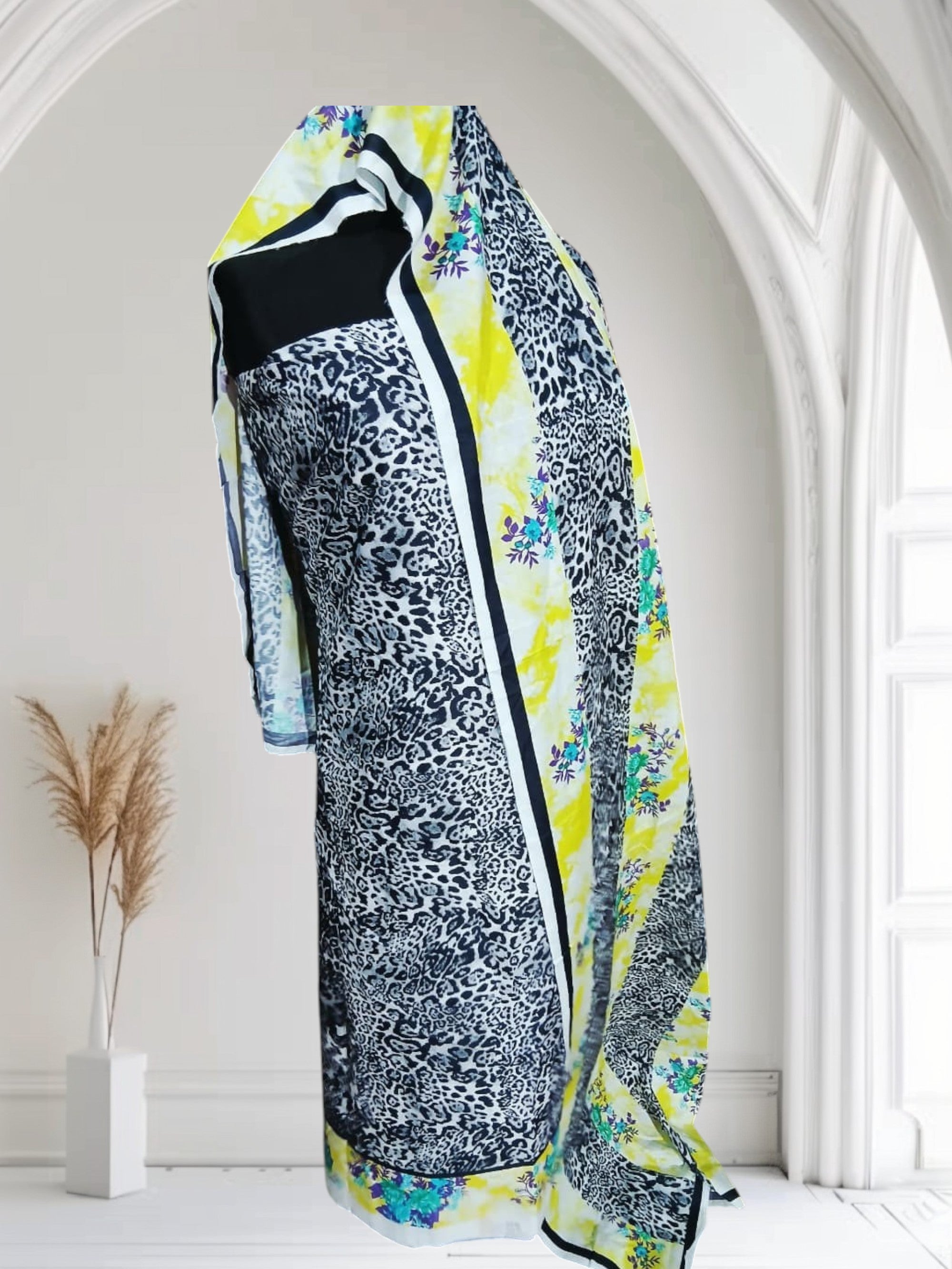 🌸 MMC All-Over Printed Lawn – 3 Piece Suit 🌸