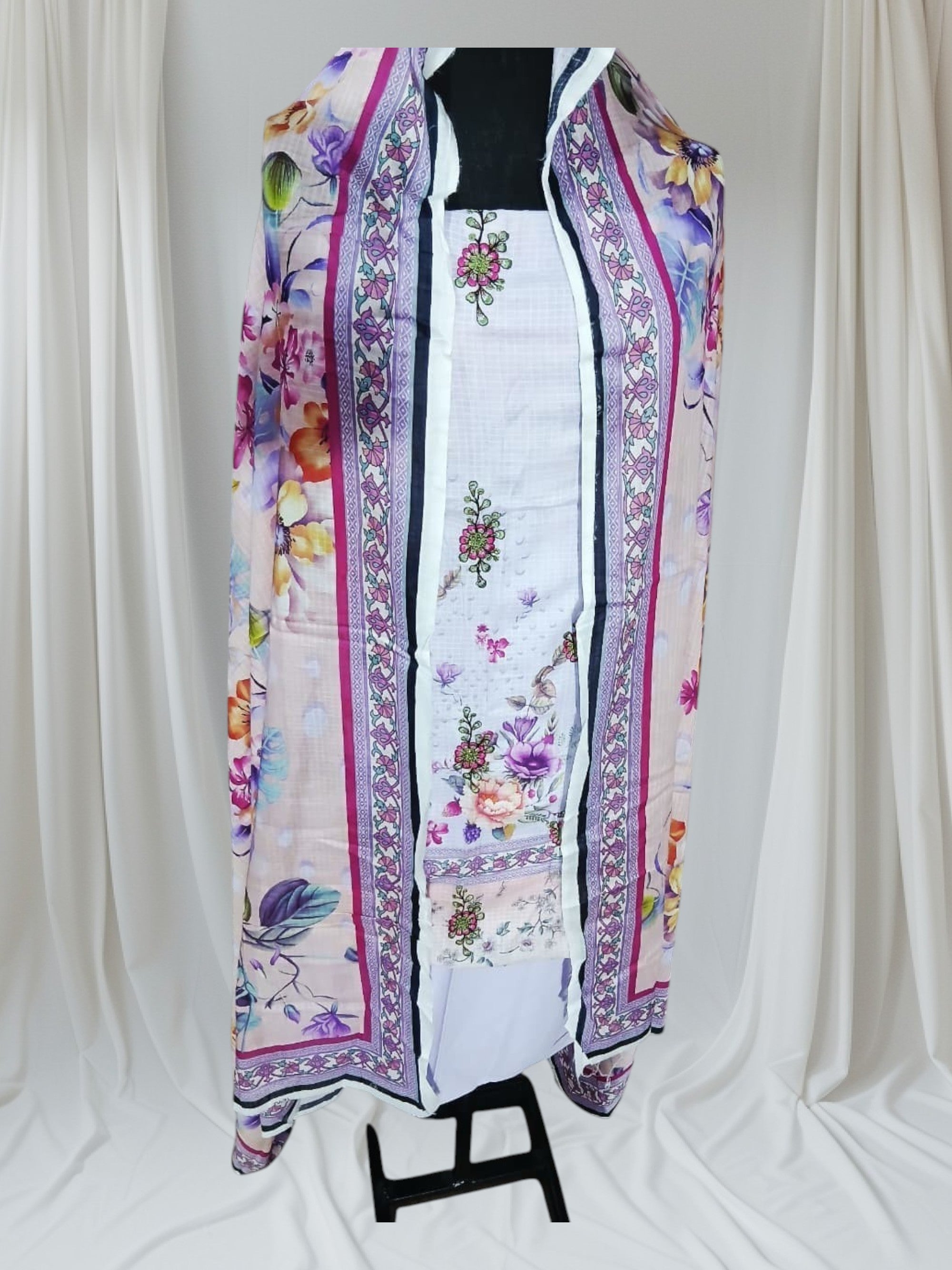 🌸 Sasi Lawn – 3 Piece Suit 🌸