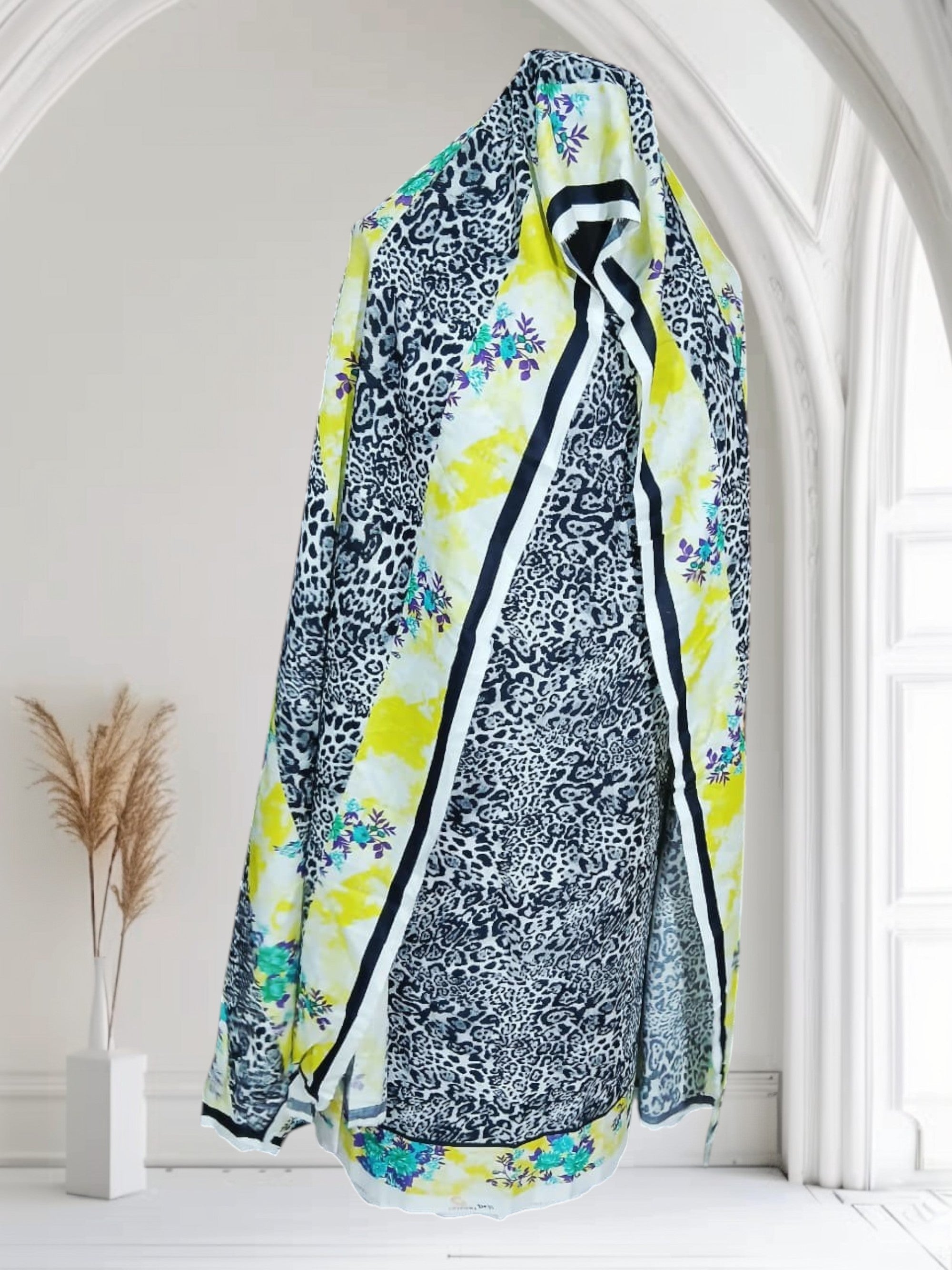 🌸 MMC All-Over Printed Lawn – 3 Piece Suit 🌸