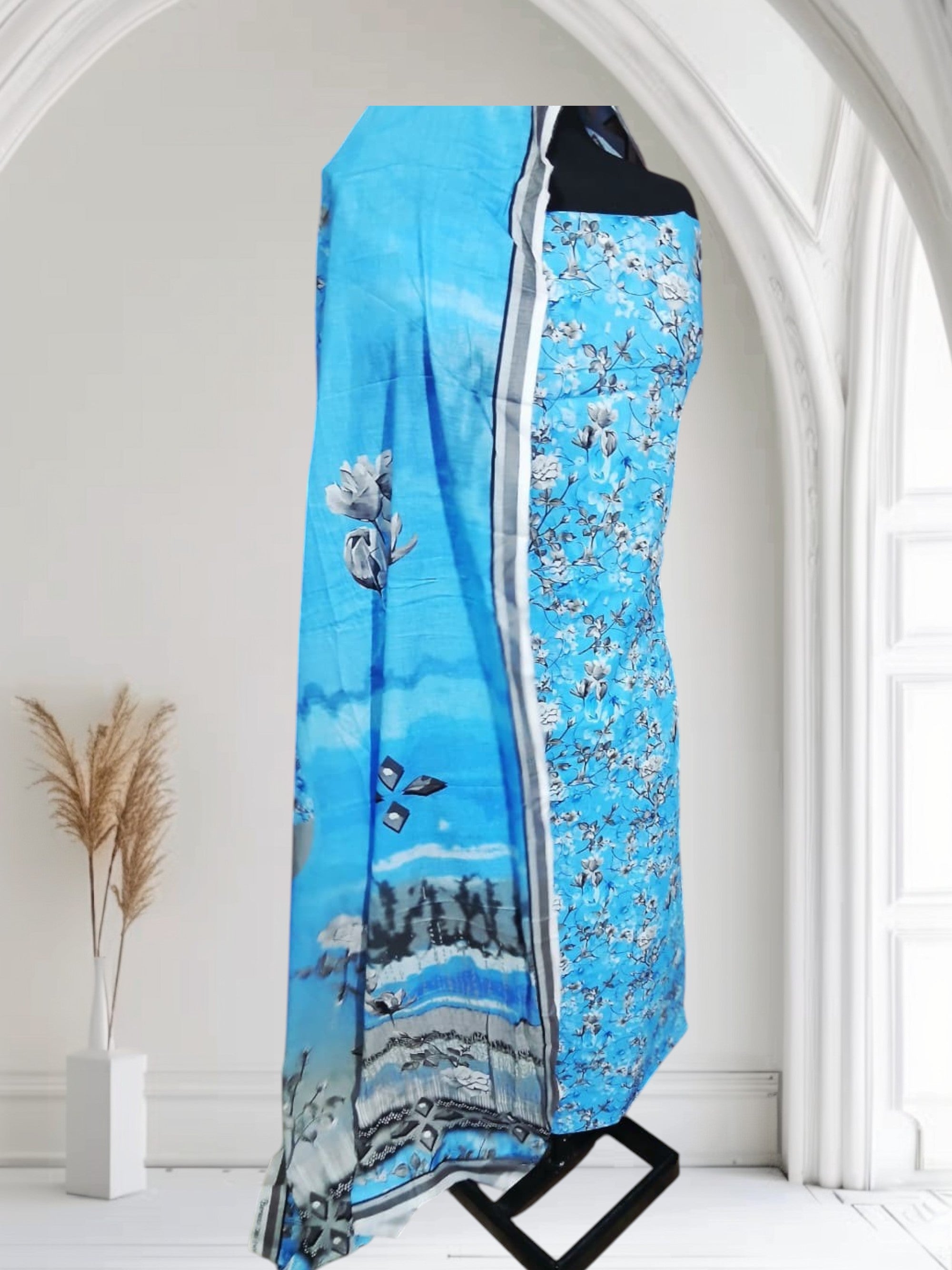 🌸 Bareeze Printed Lawn – 3 Piece Suit 🌸