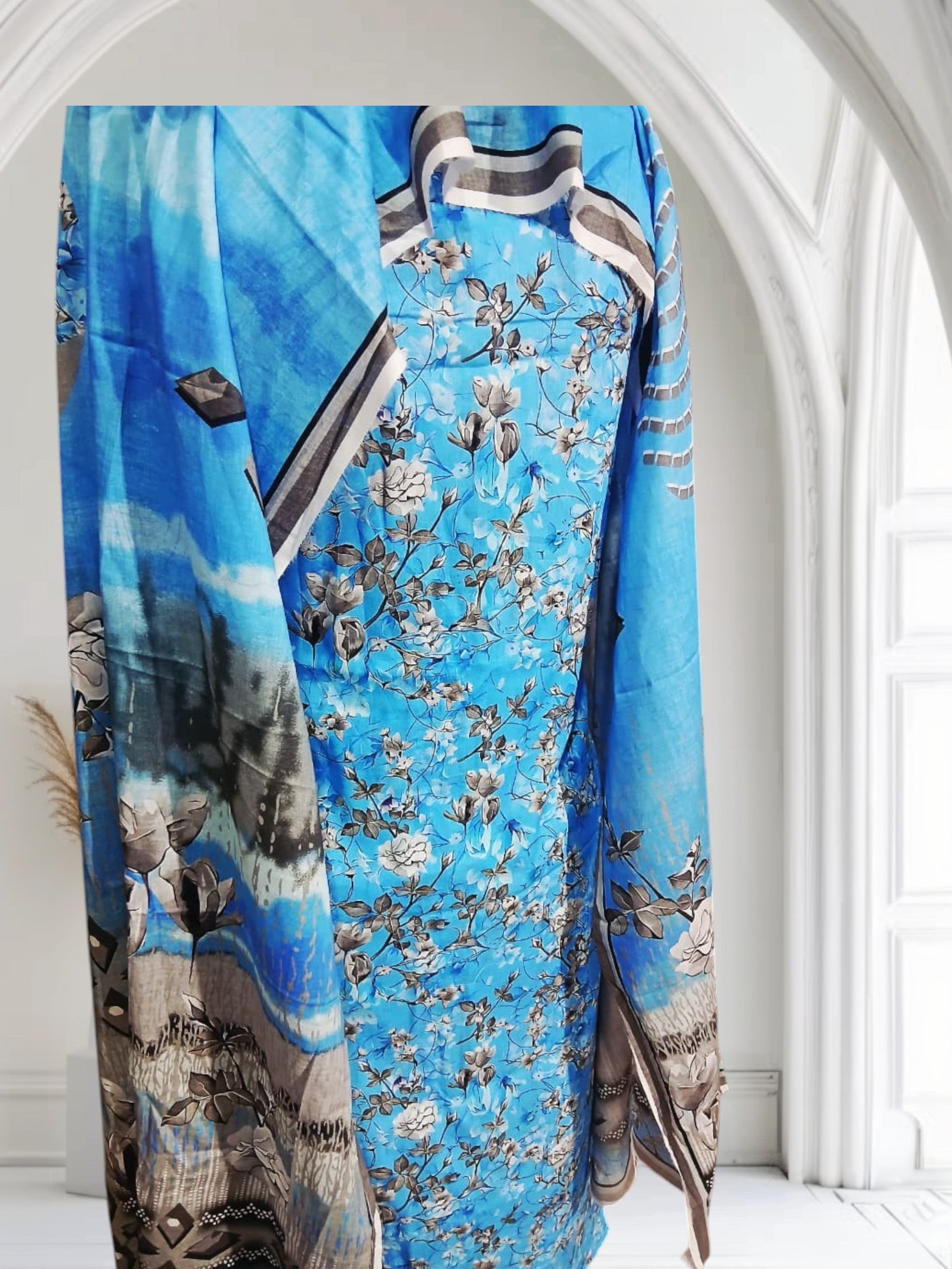 🌸 Bareeze Printed Lawn – 3 Piece Suit 🌸