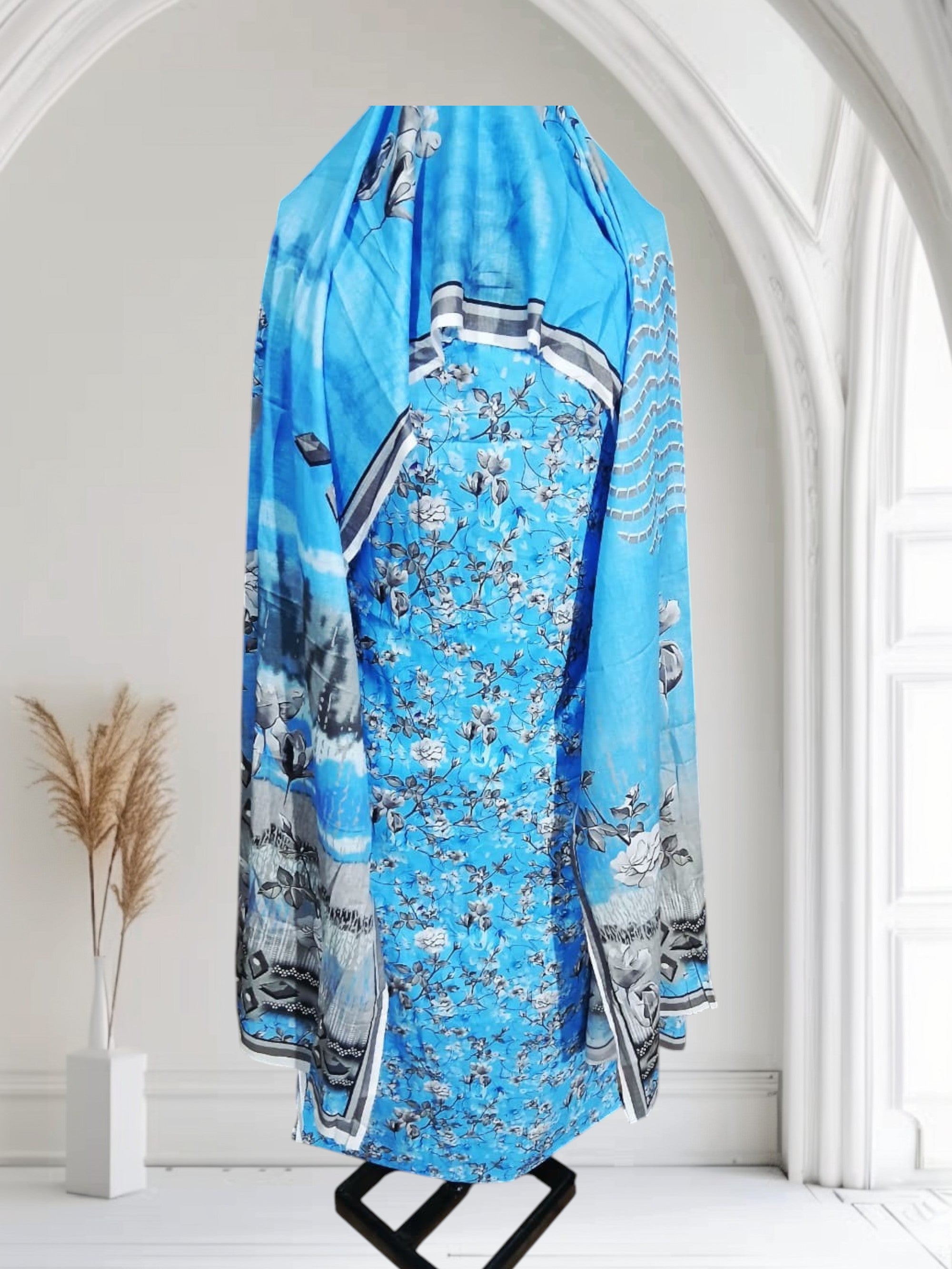 🌸 Bareeze Printed Lawn – 3 Piece Suit 🌸