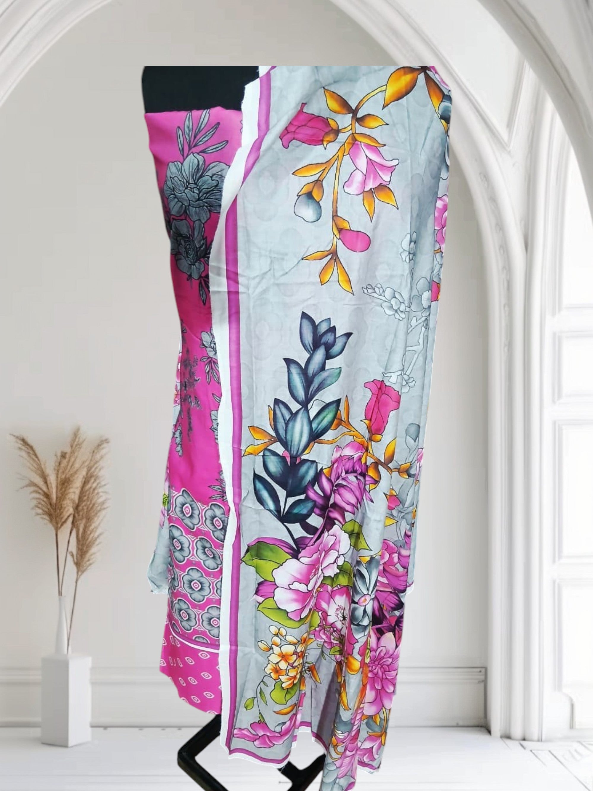 🌸 MMC Printed Lawn – 3 Piece Suit 🌸