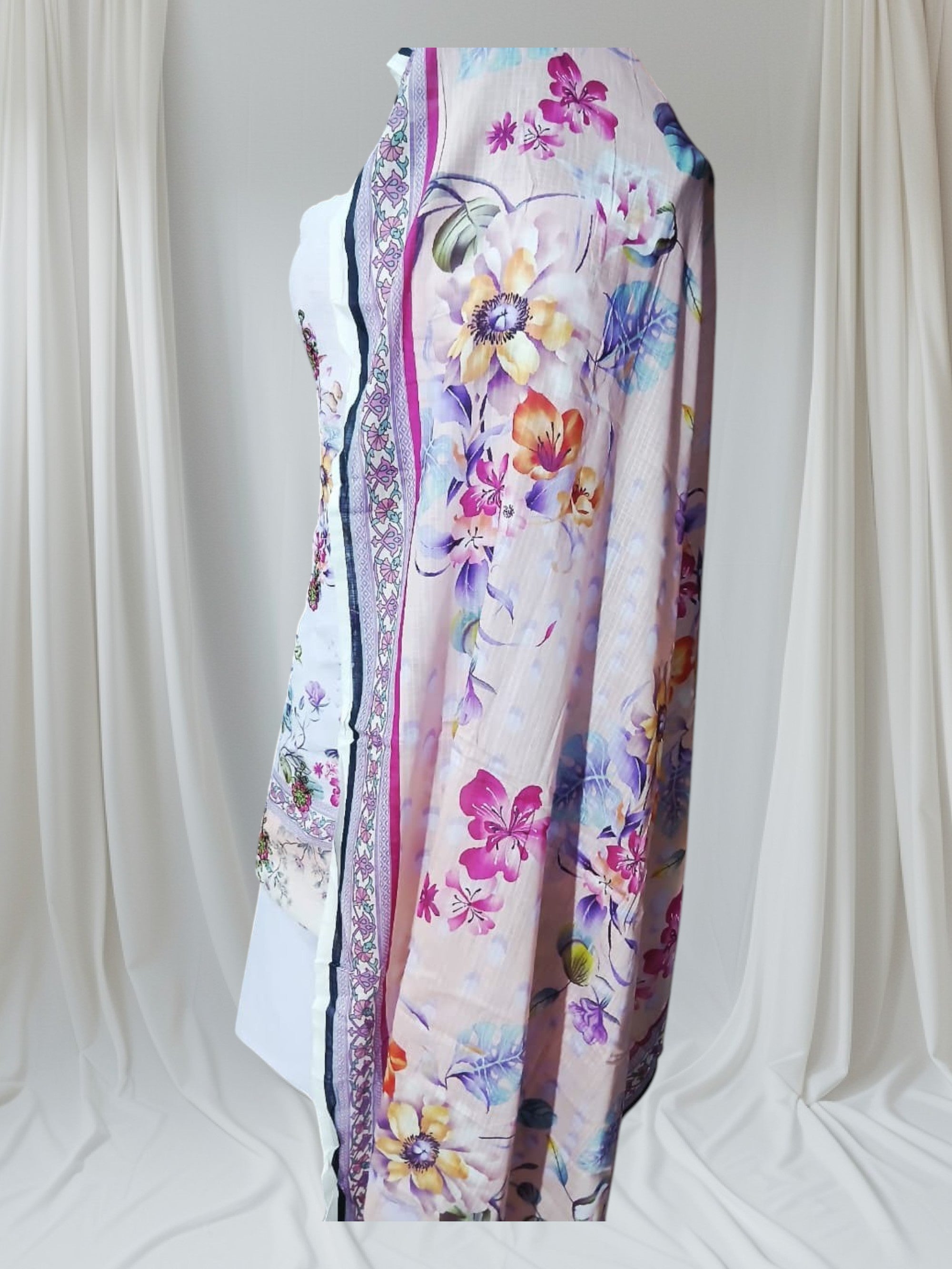 🌸 Sasi Lawn – 3 Piece Suit 🌸